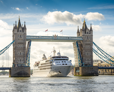 SilverSea cruise sailing under the London Bridge 